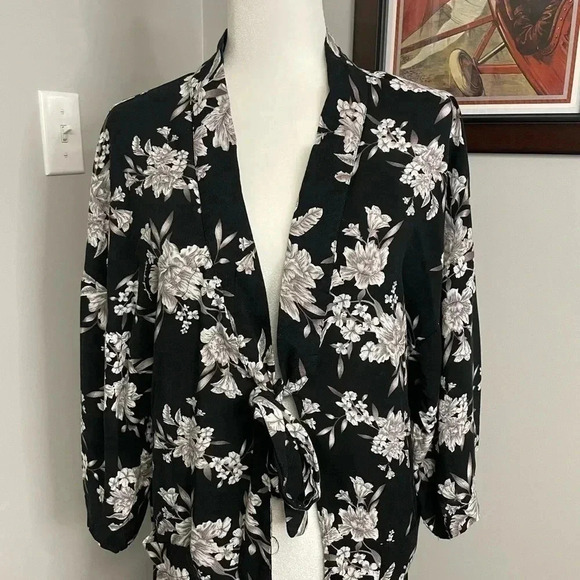Spiritual Gangster 🌵 Black & Gray Maya Floral Kimono OS - Picture 2 of 5